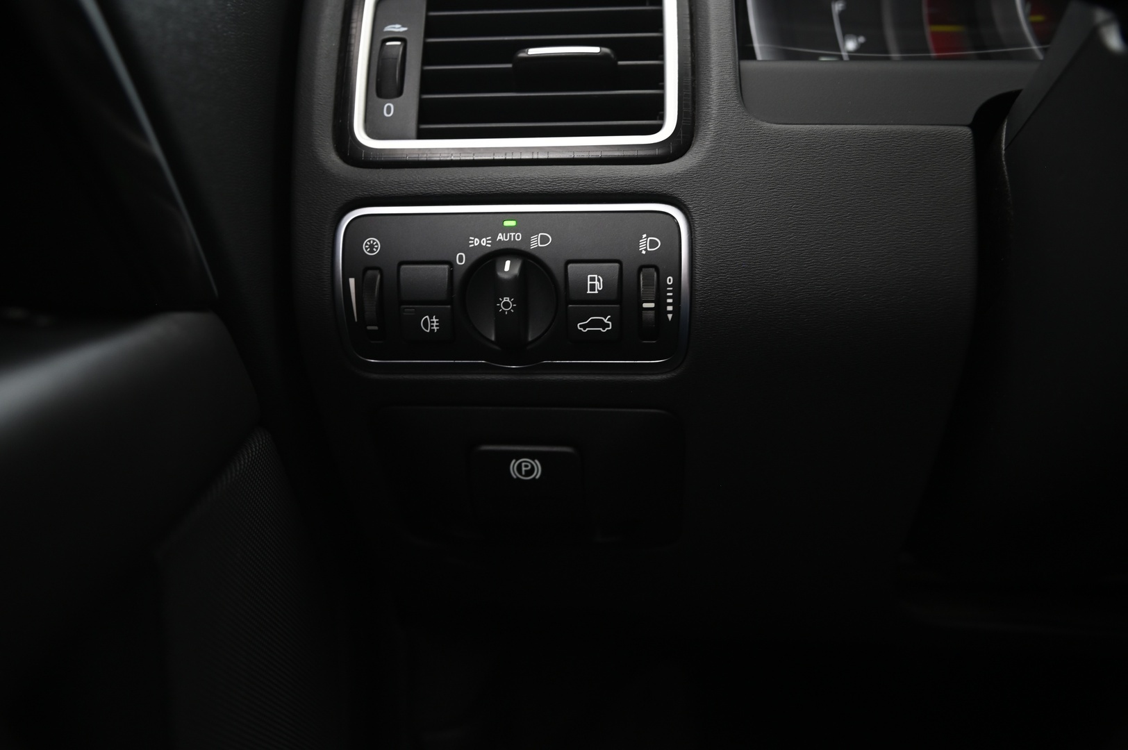 VOLVO V70 2016