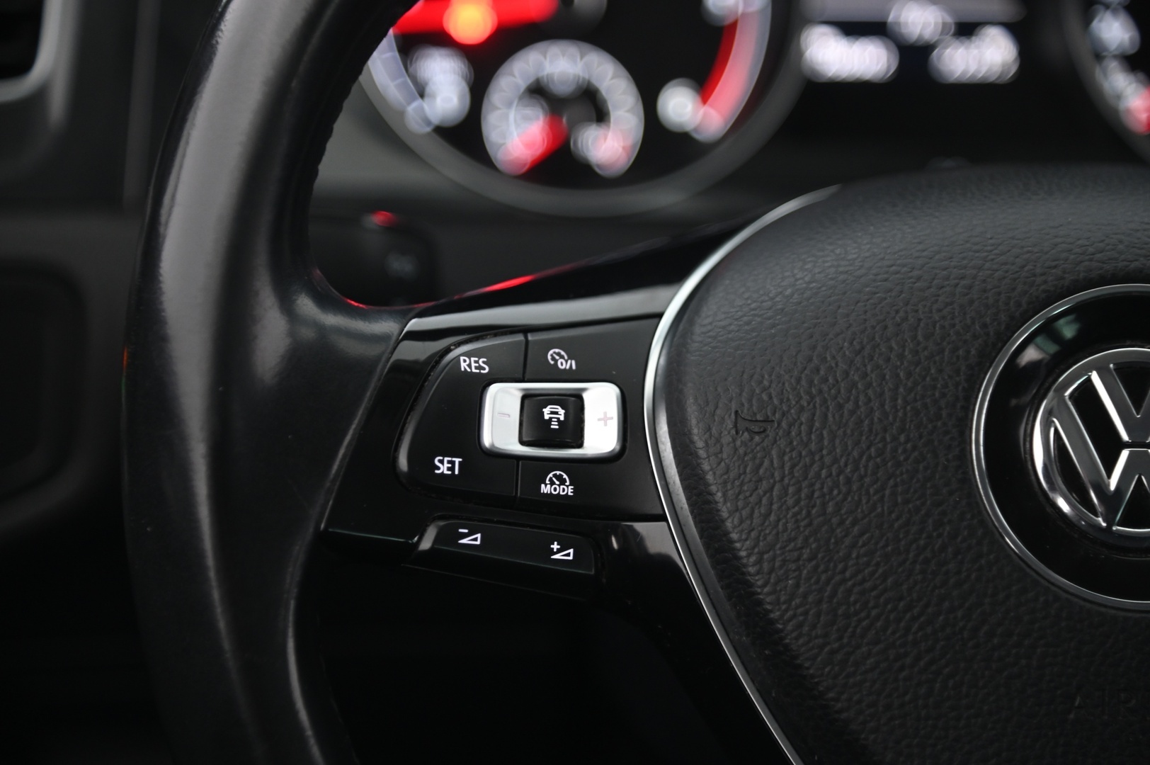 VOLKSWAGEN Golf 2018