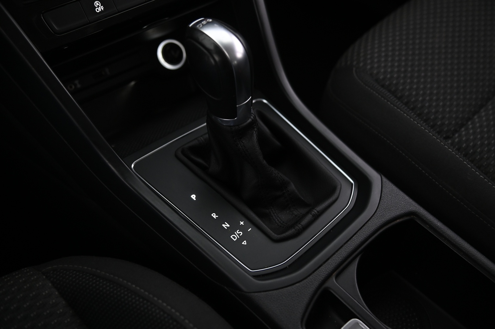VOLKSWAGEN Touran 2016