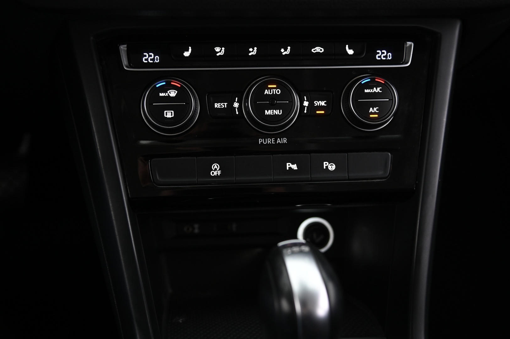 VOLKSWAGEN Touran 2016
