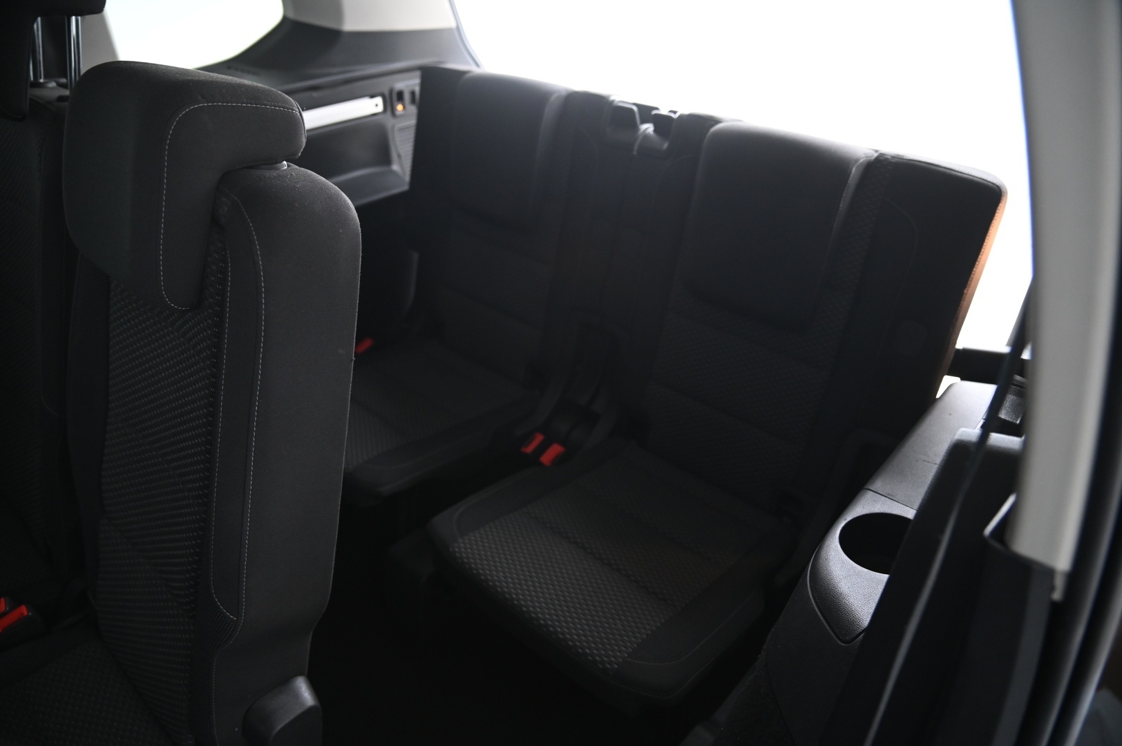 VOLKSWAGEN Touran 2016