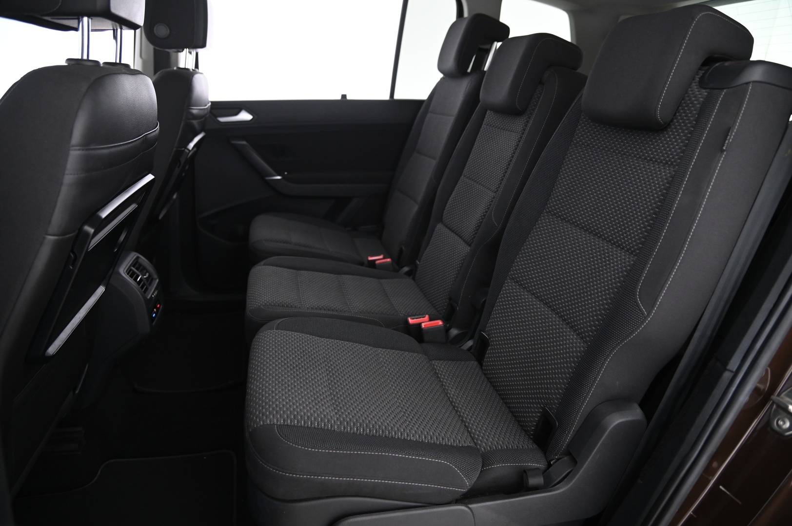 VOLKSWAGEN Touran 2016