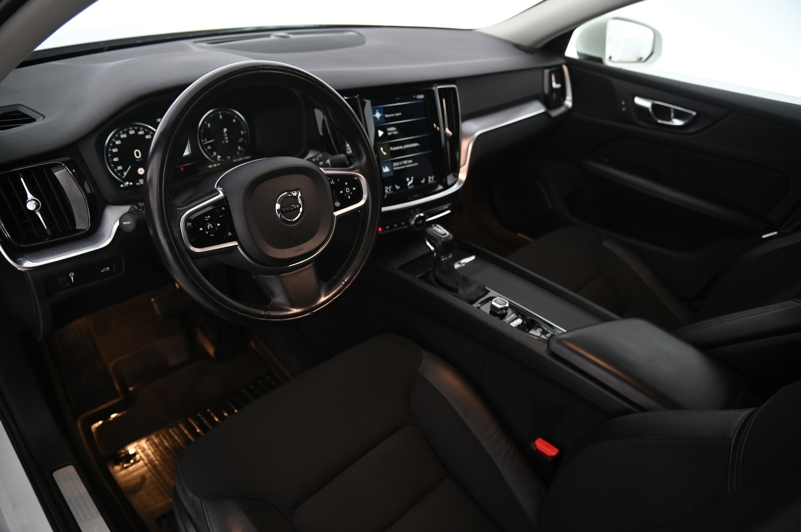 VOLVO V60 2020