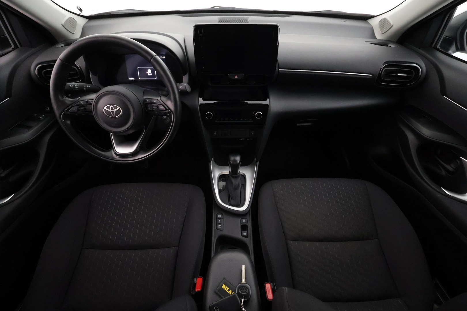 TOYOTA Yaris Cross 2024