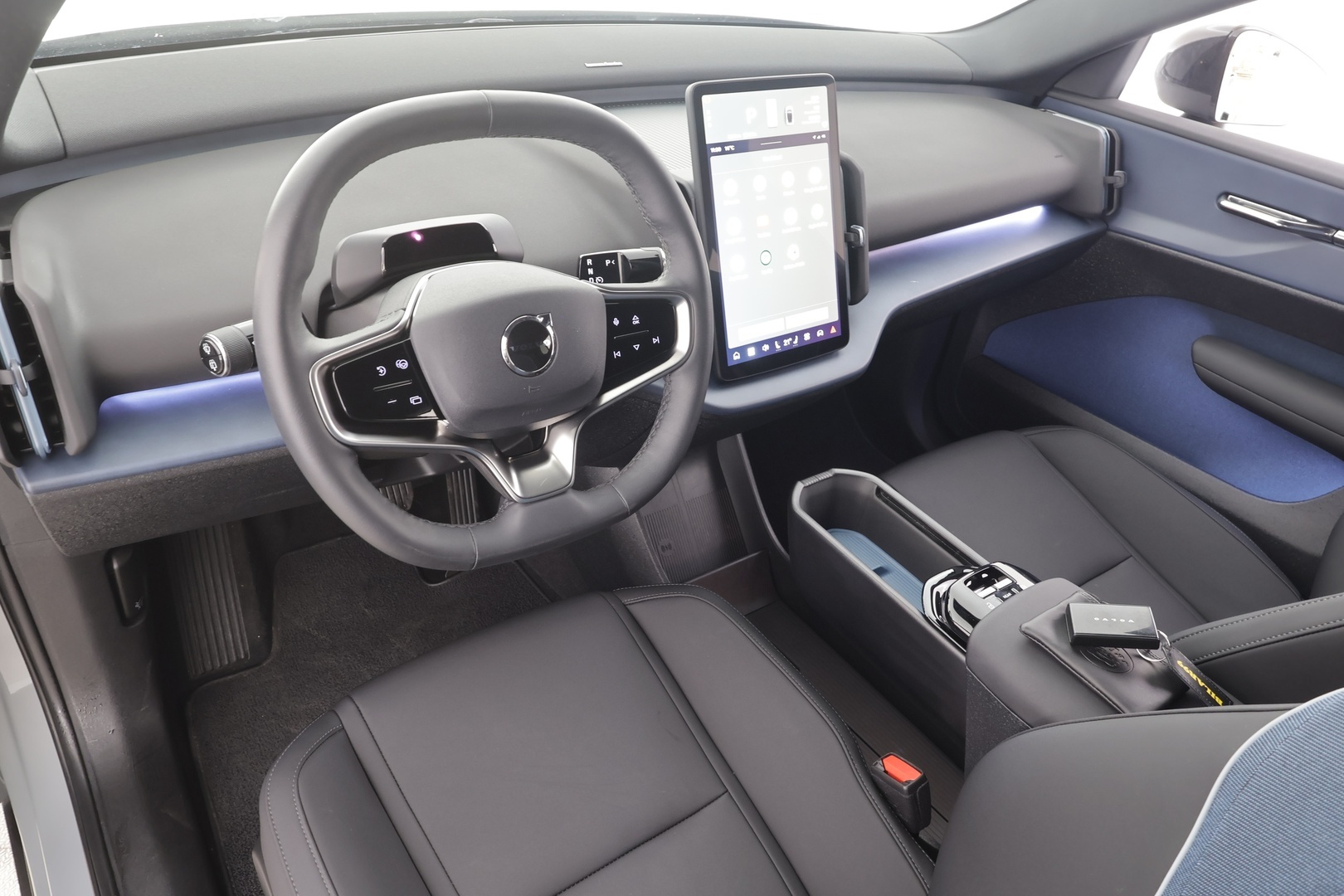 VOLVO EX30 2024
