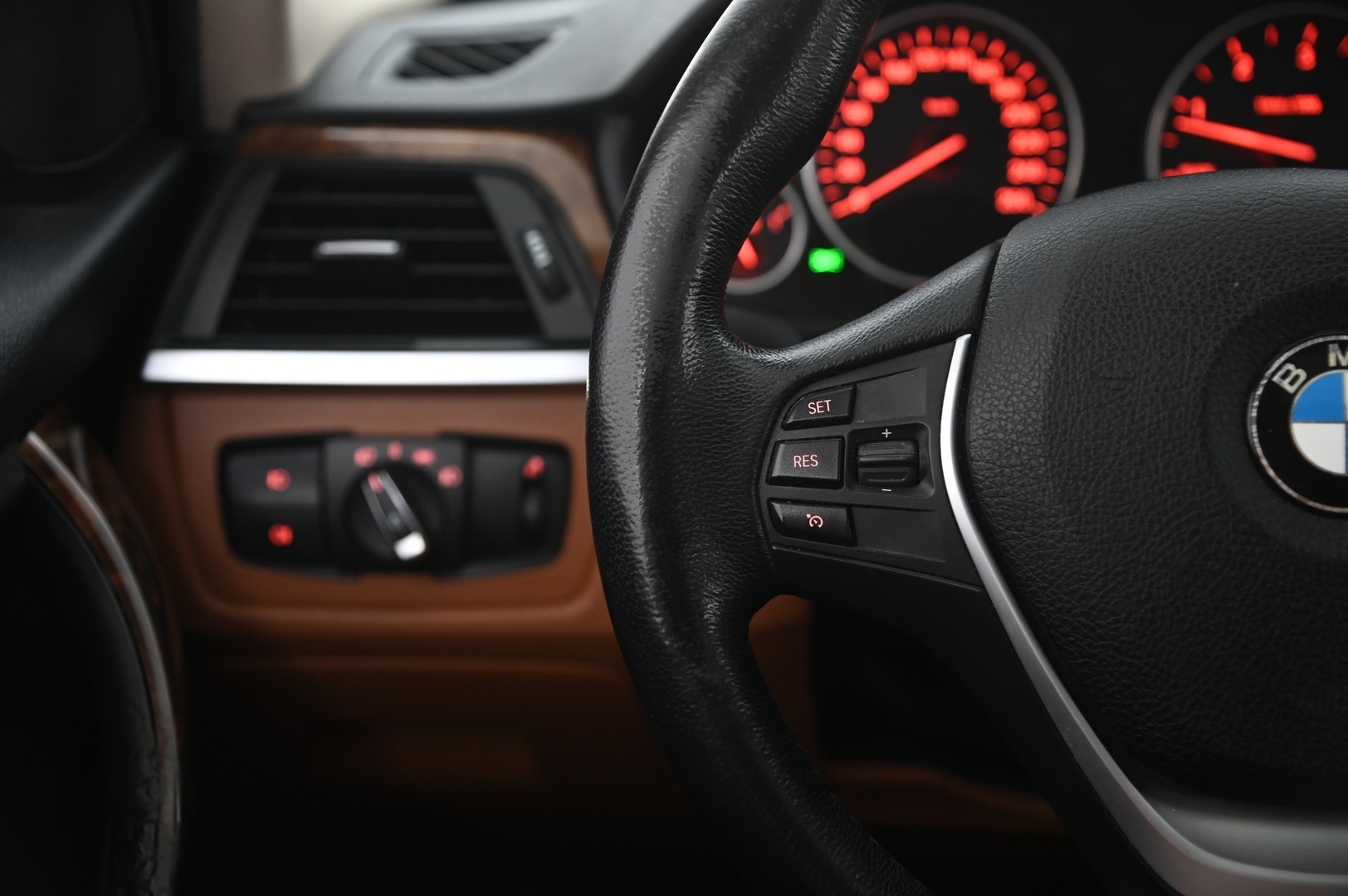 BMW 320 2012