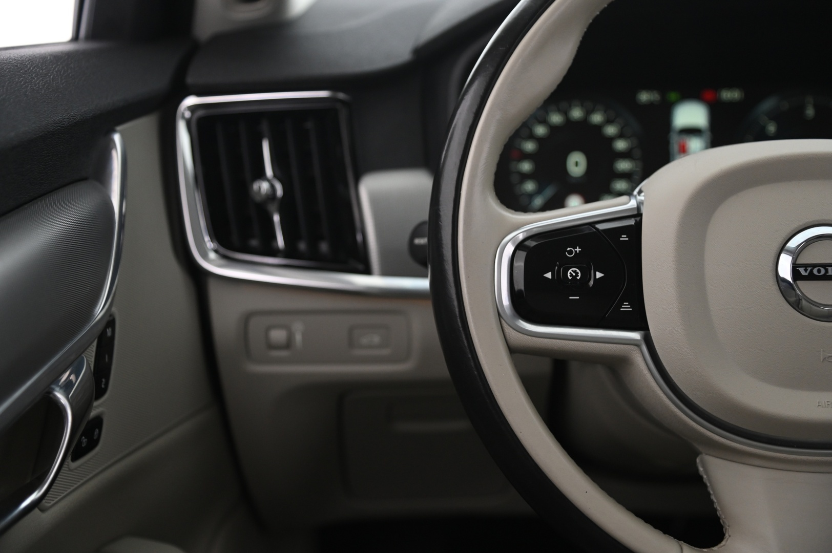 VOLVO S90 2017