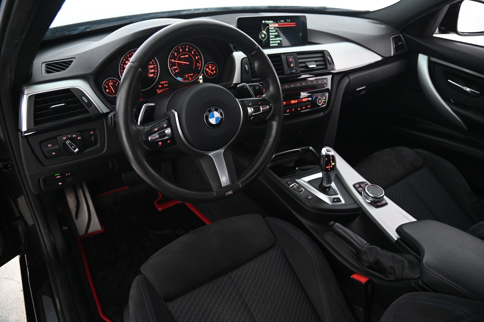 BMW 330 2016