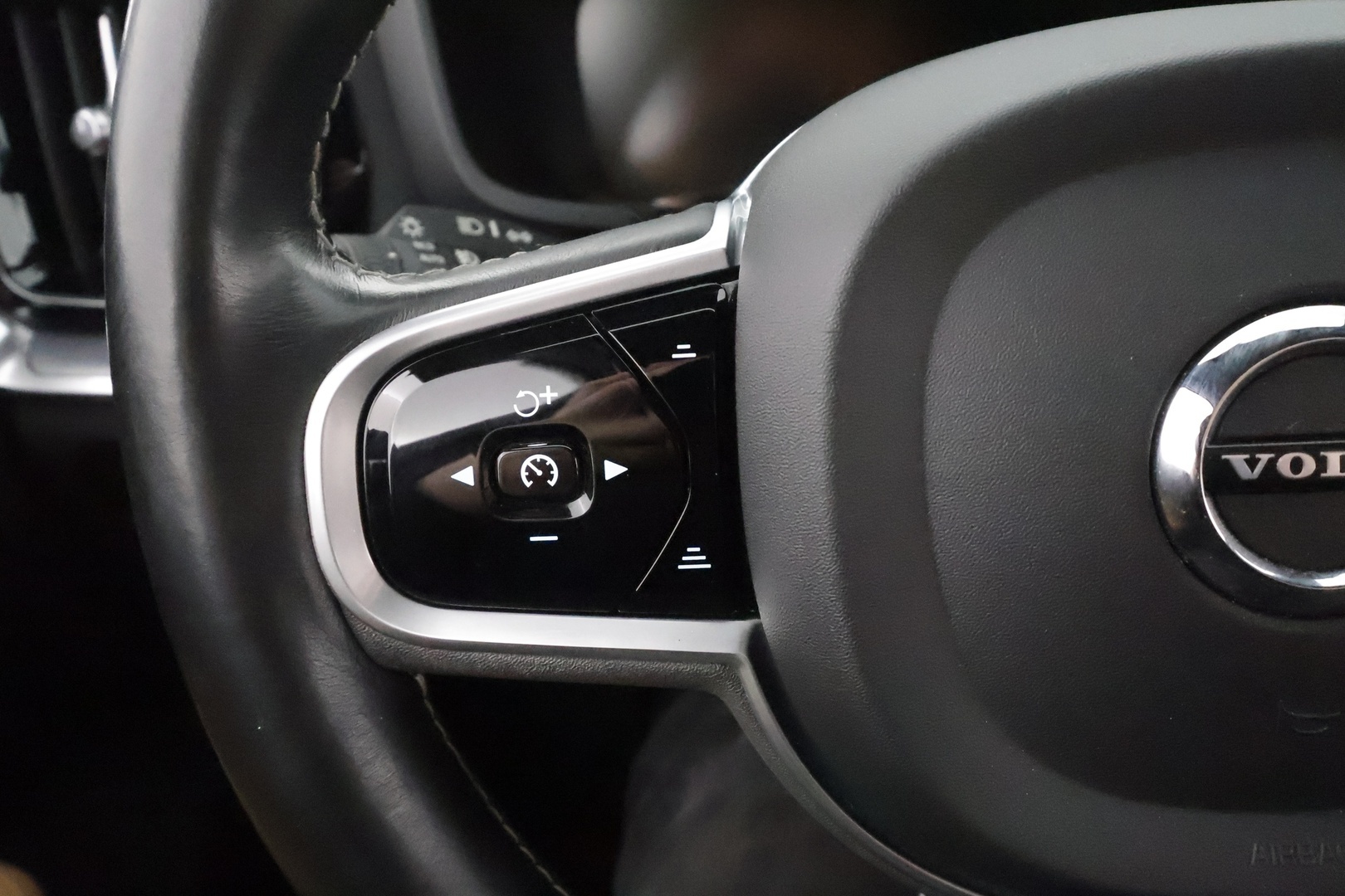 VOLVO V60 2020
