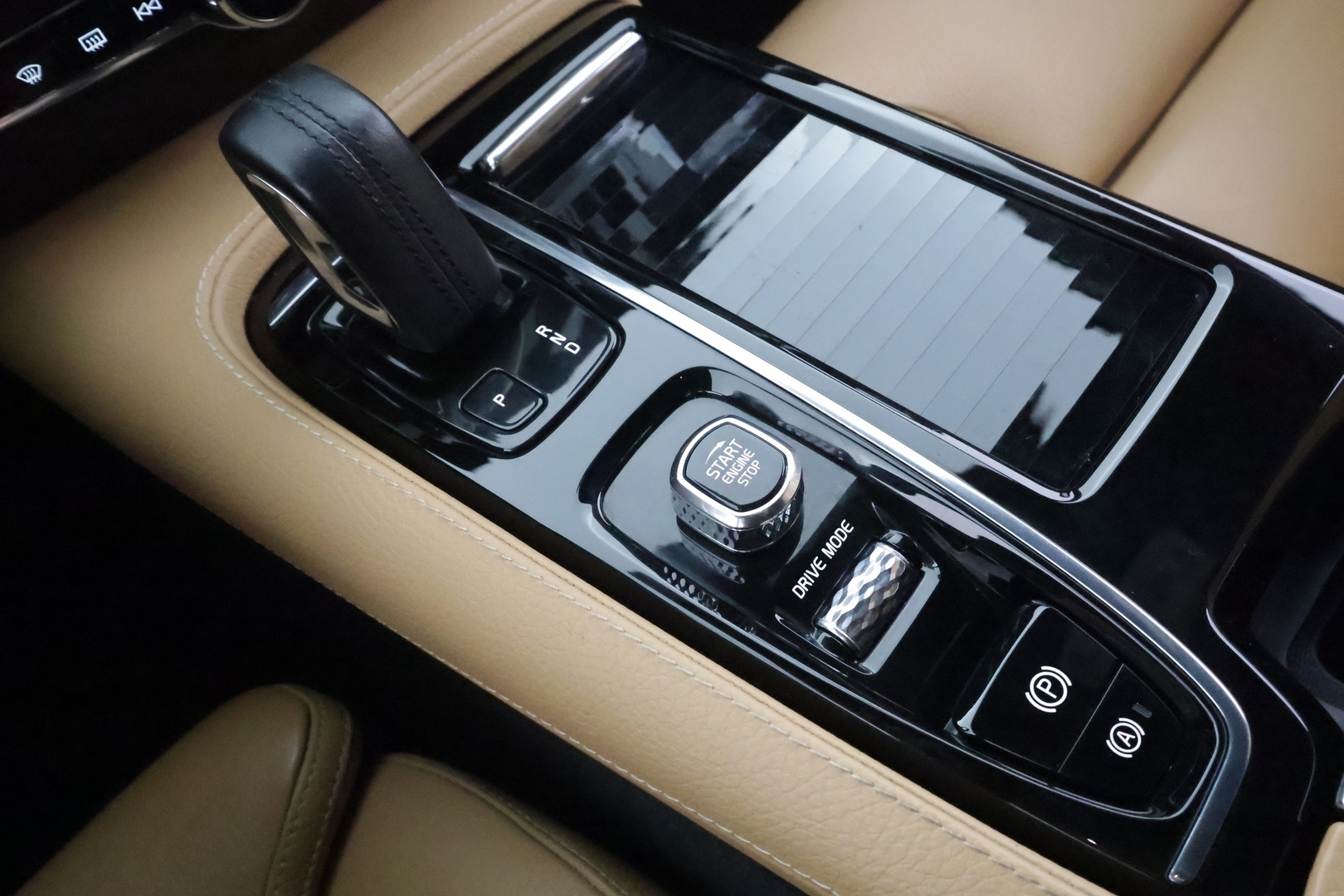 VOLVO V60 2020