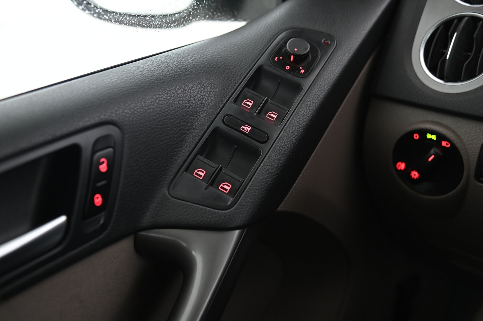 VOLKSWAGEN Tiguan 2008