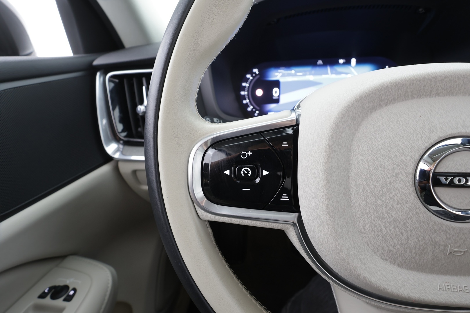 VOLVO S60 2023
