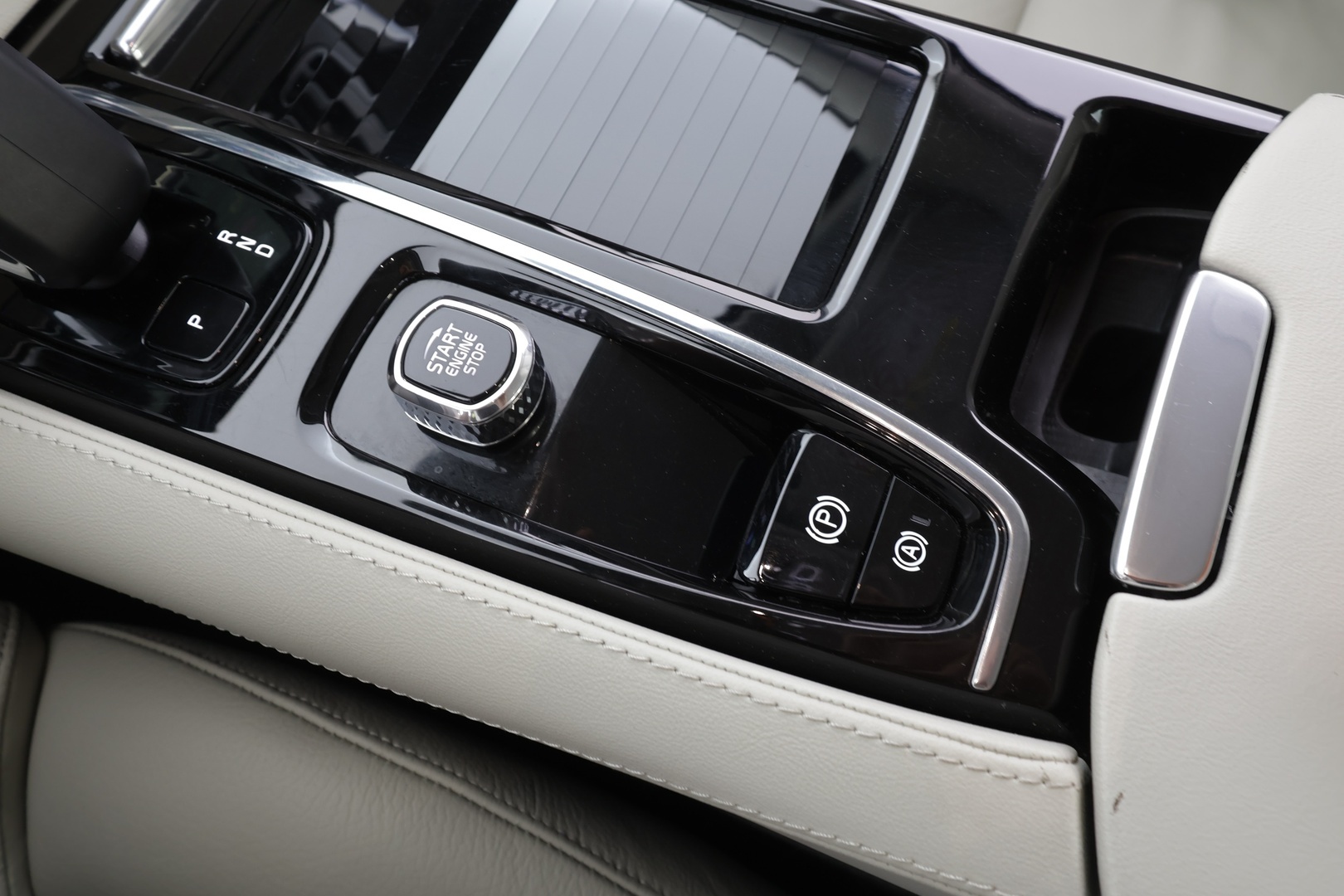 VOLVO S60 2023