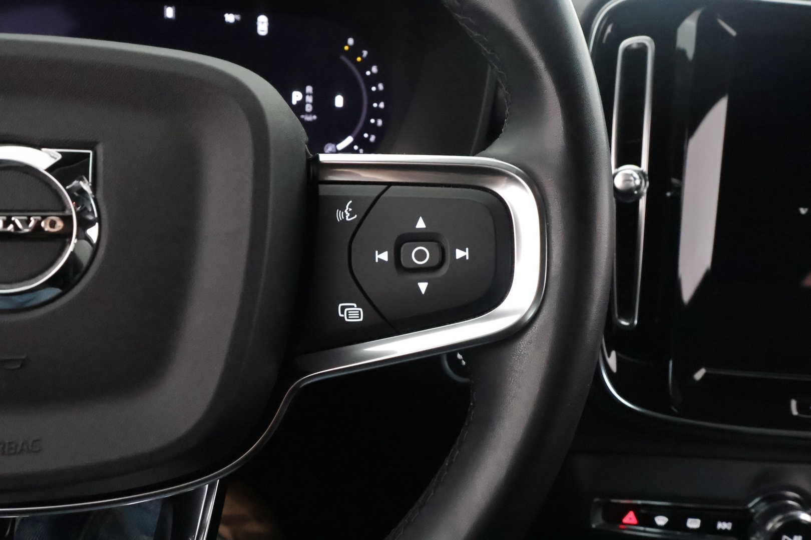 VOLVO XC40 2024