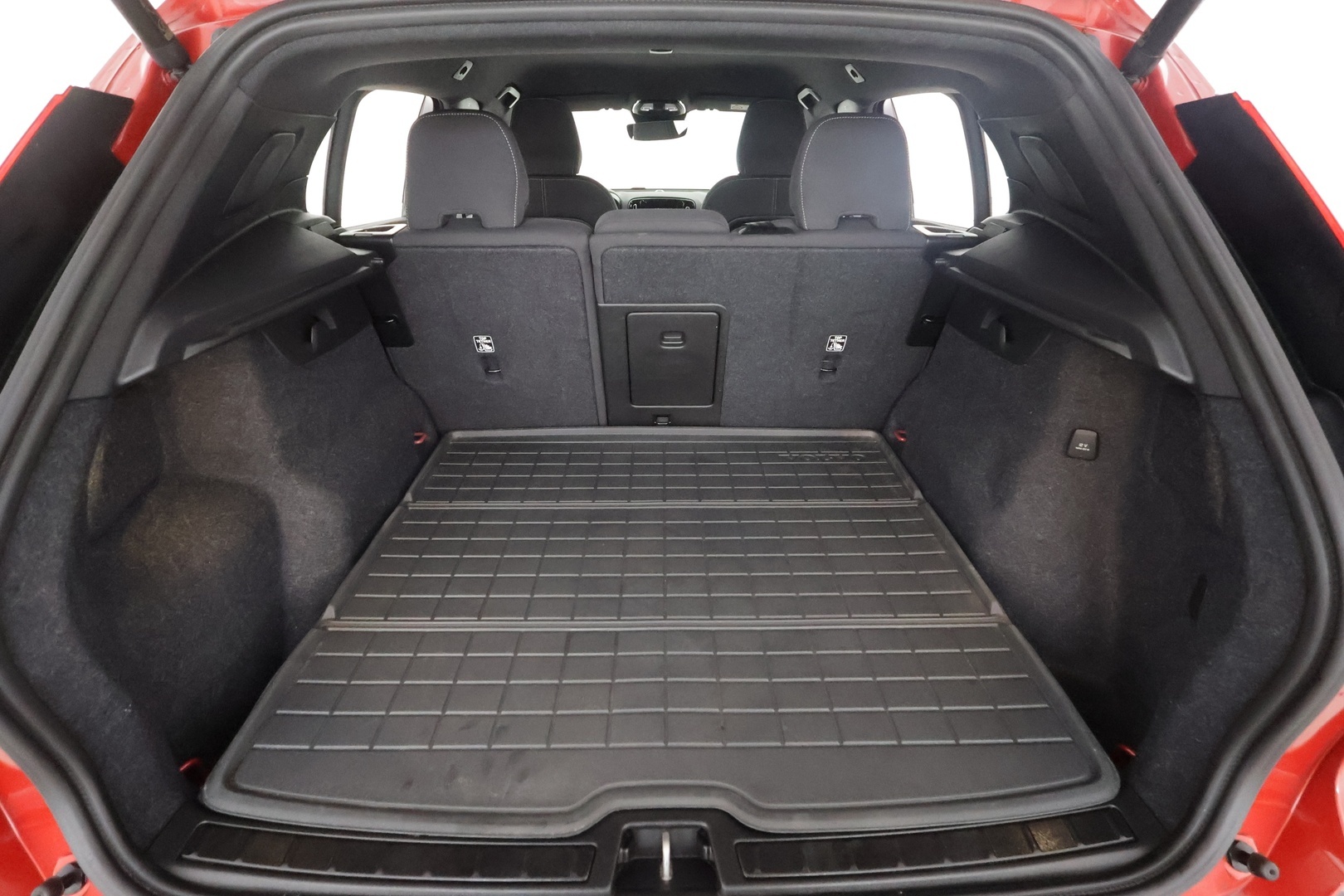 VOLVO XC40 2024