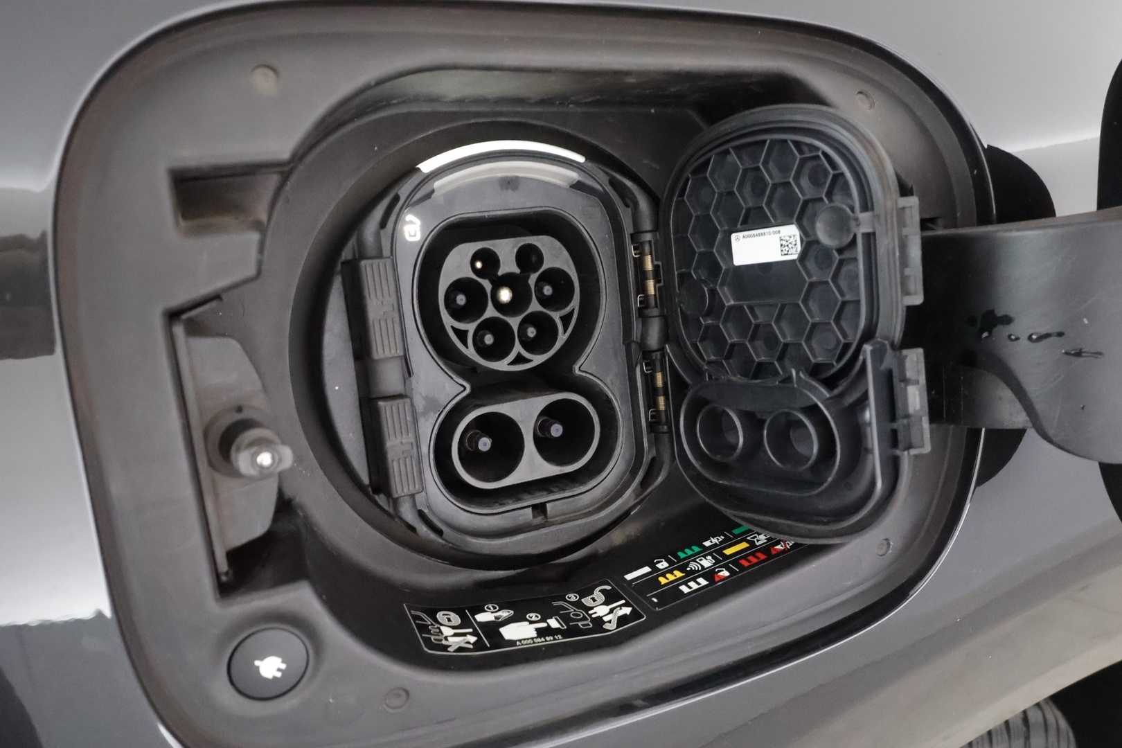 MERCEDES-BENZ EQC 2023