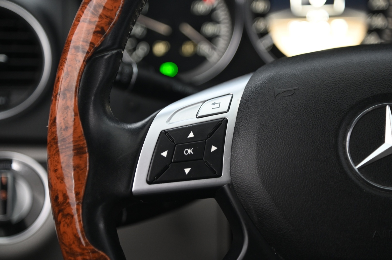 MERCEDES-BENZ C 2012