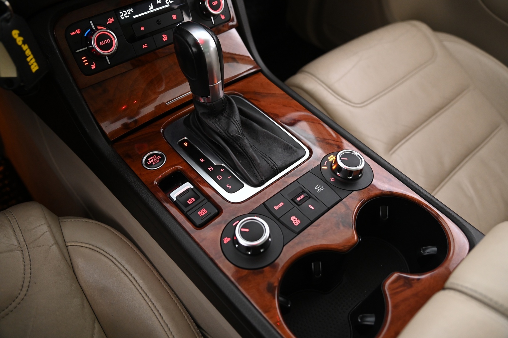 VOLKSWAGEN Touareg 2011