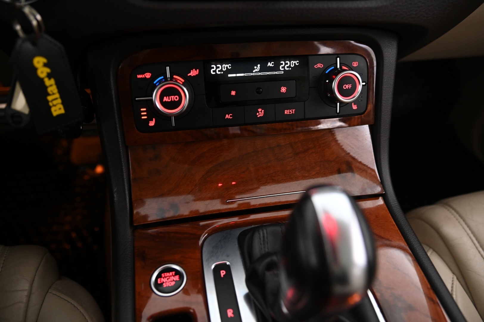 VOLKSWAGEN Touareg 2011