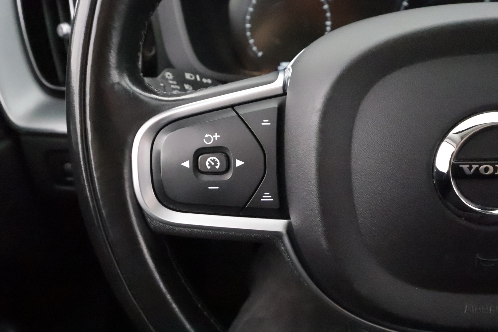 VOLVO XC60 2018
