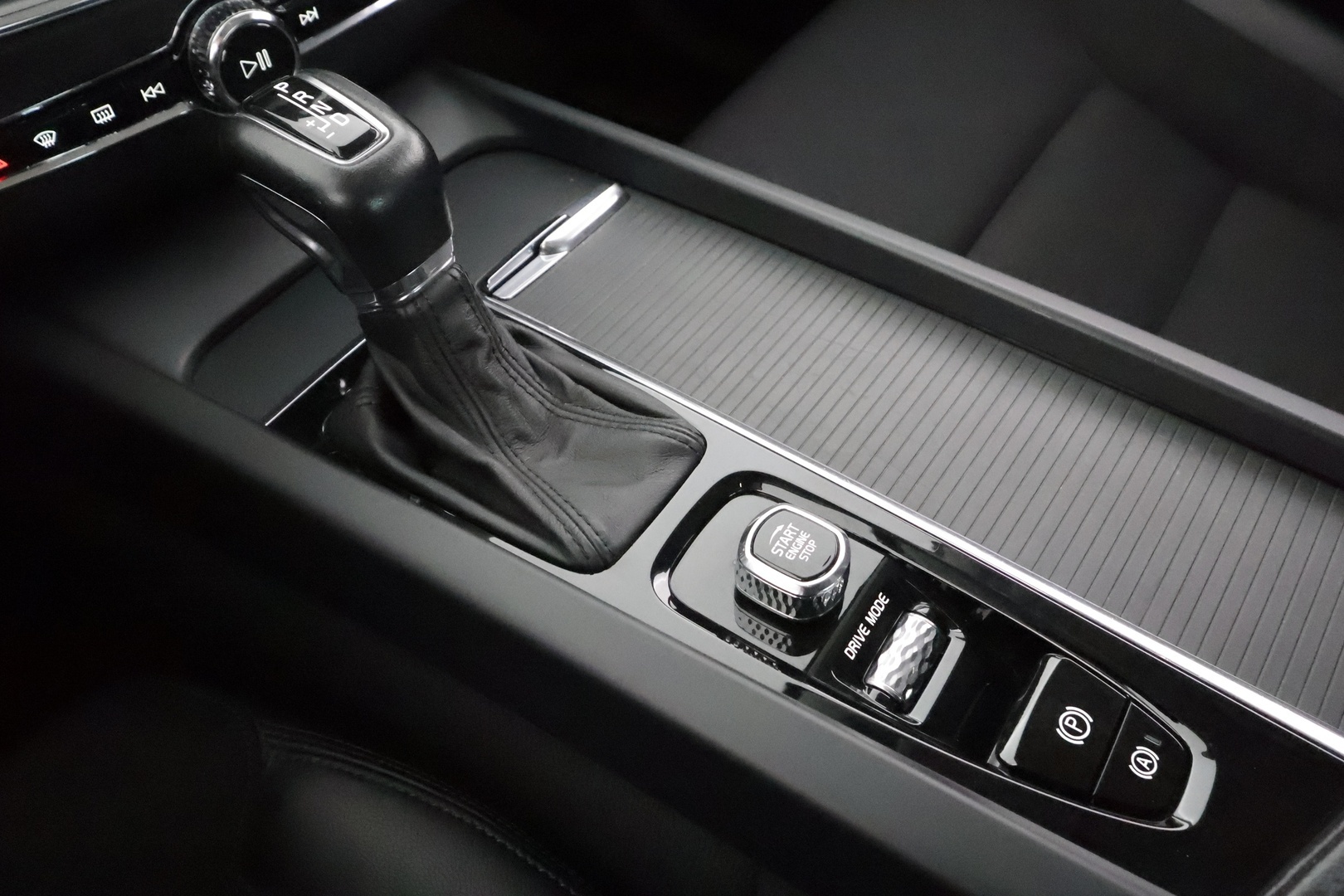 VOLVO XC60 2018