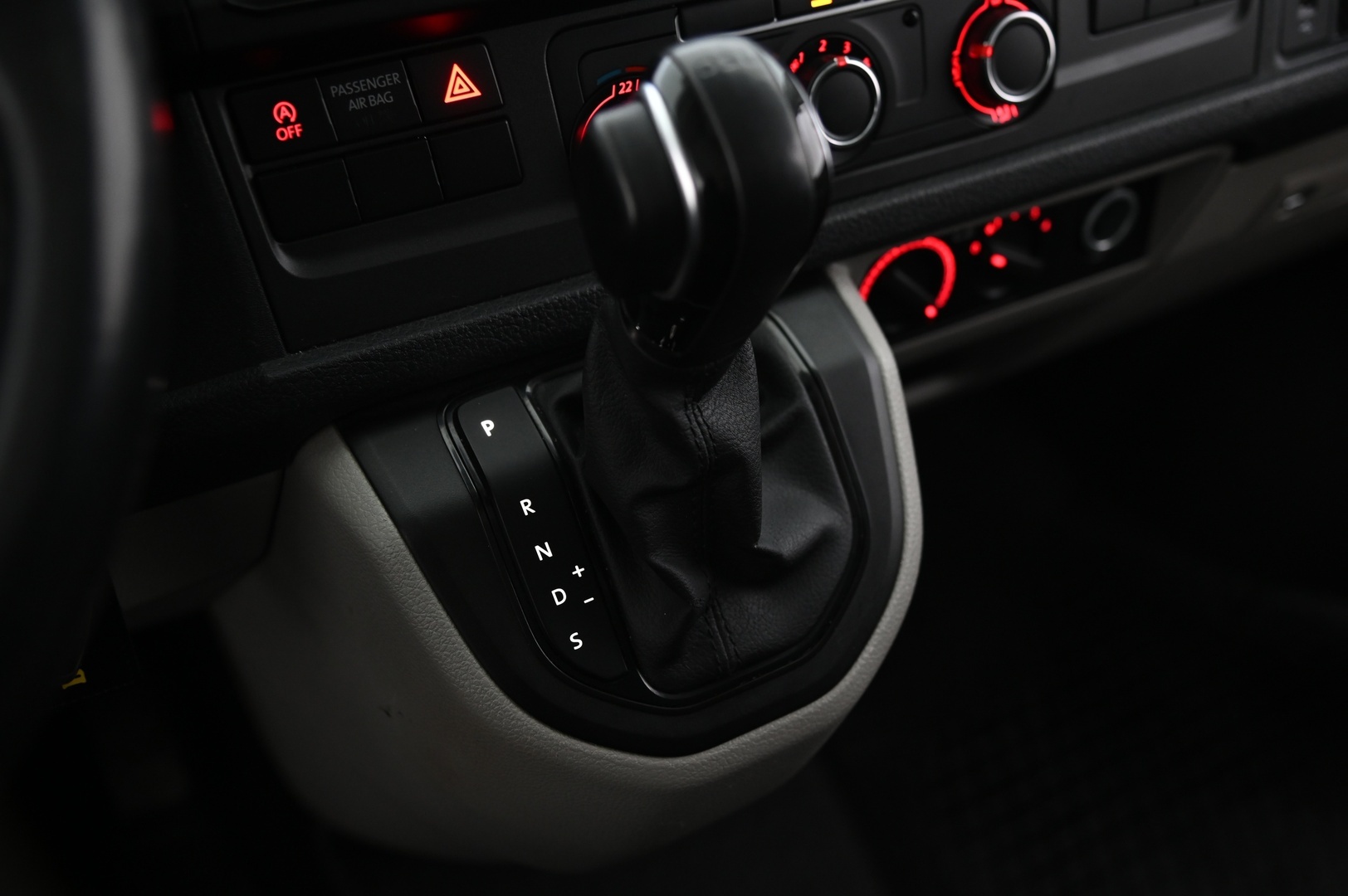 VOLKSWAGEN Transporter 2018