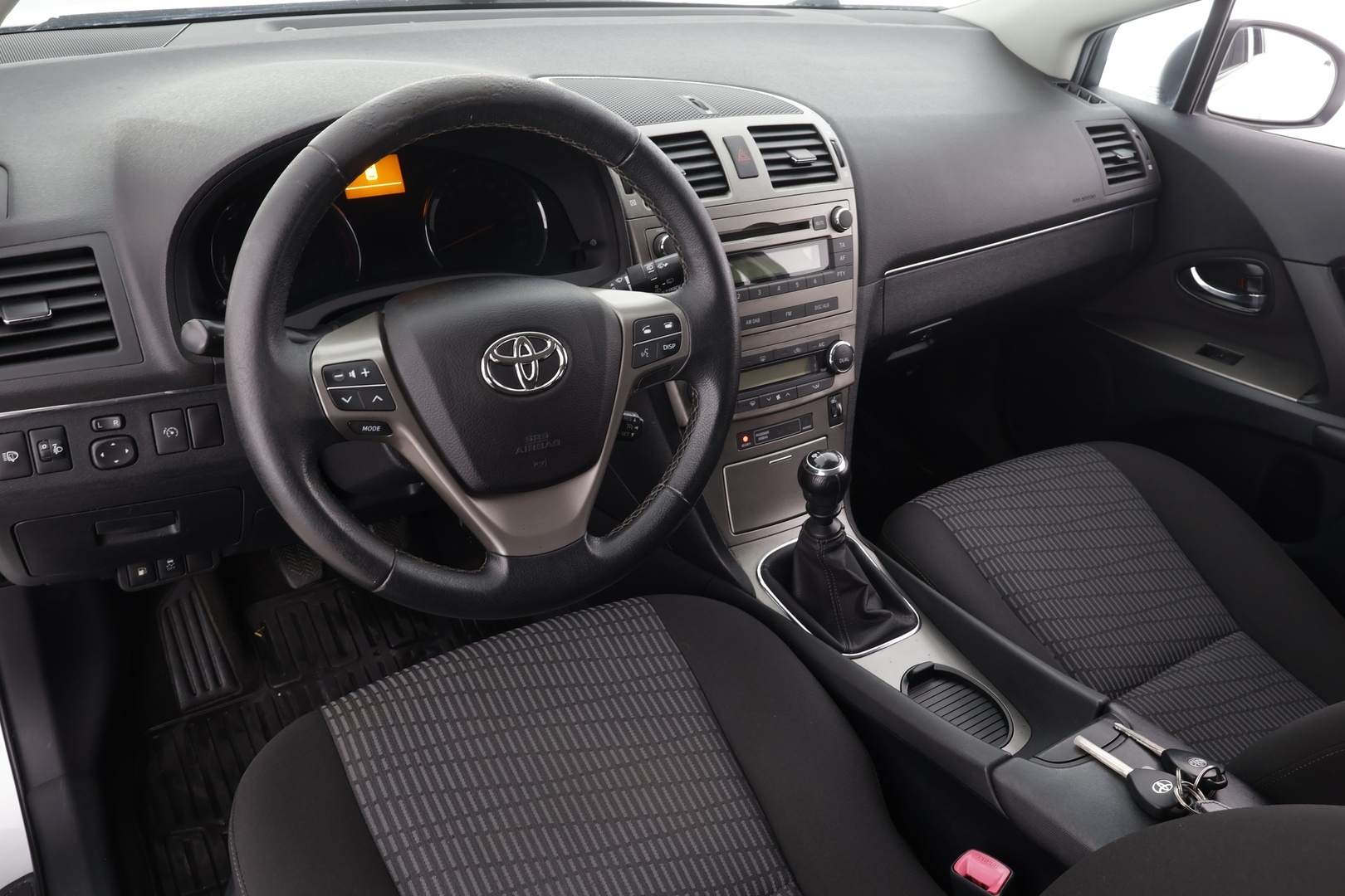 TOYOTA Avensis 2011
