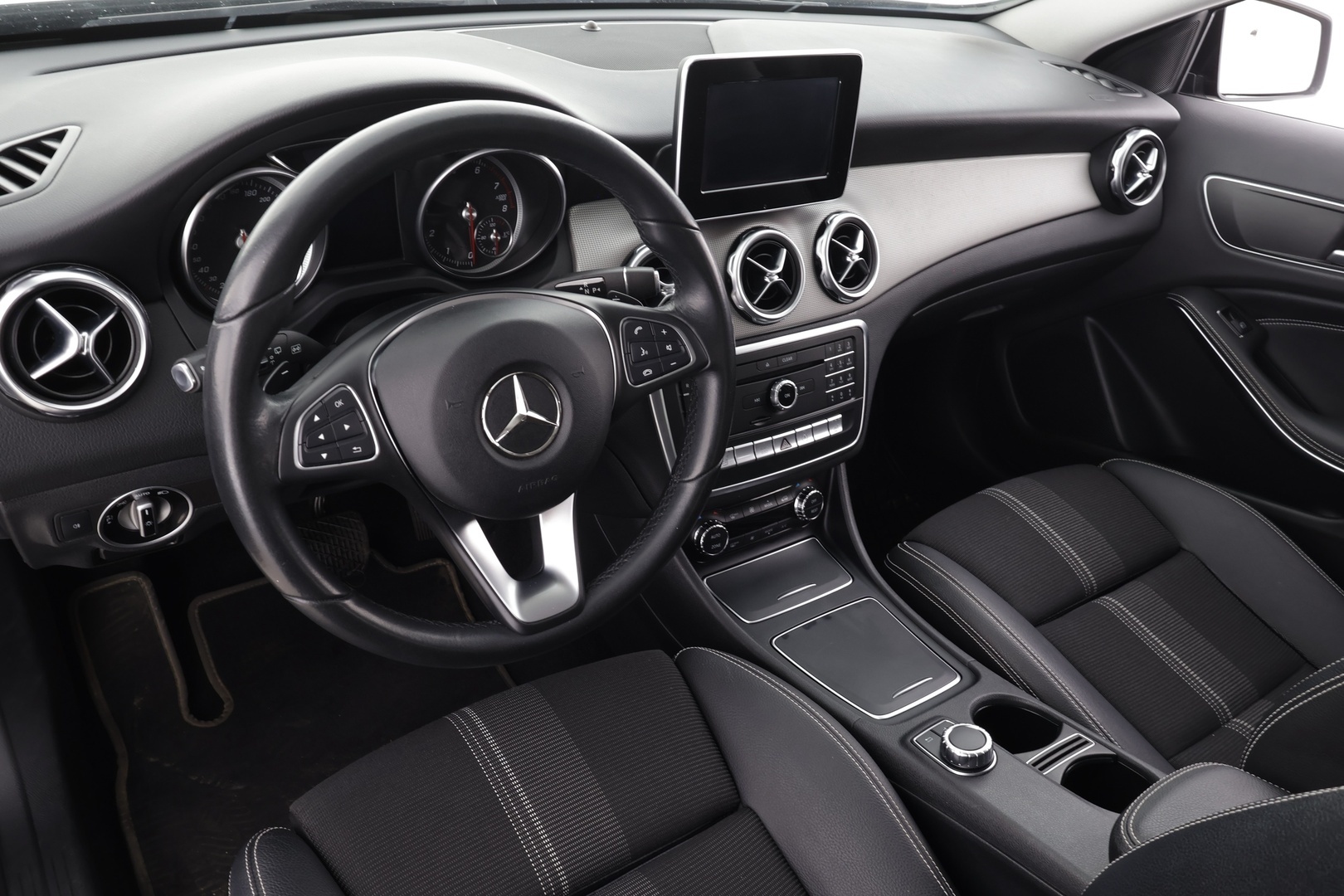 MERCEDES-BENZ GLA 2017