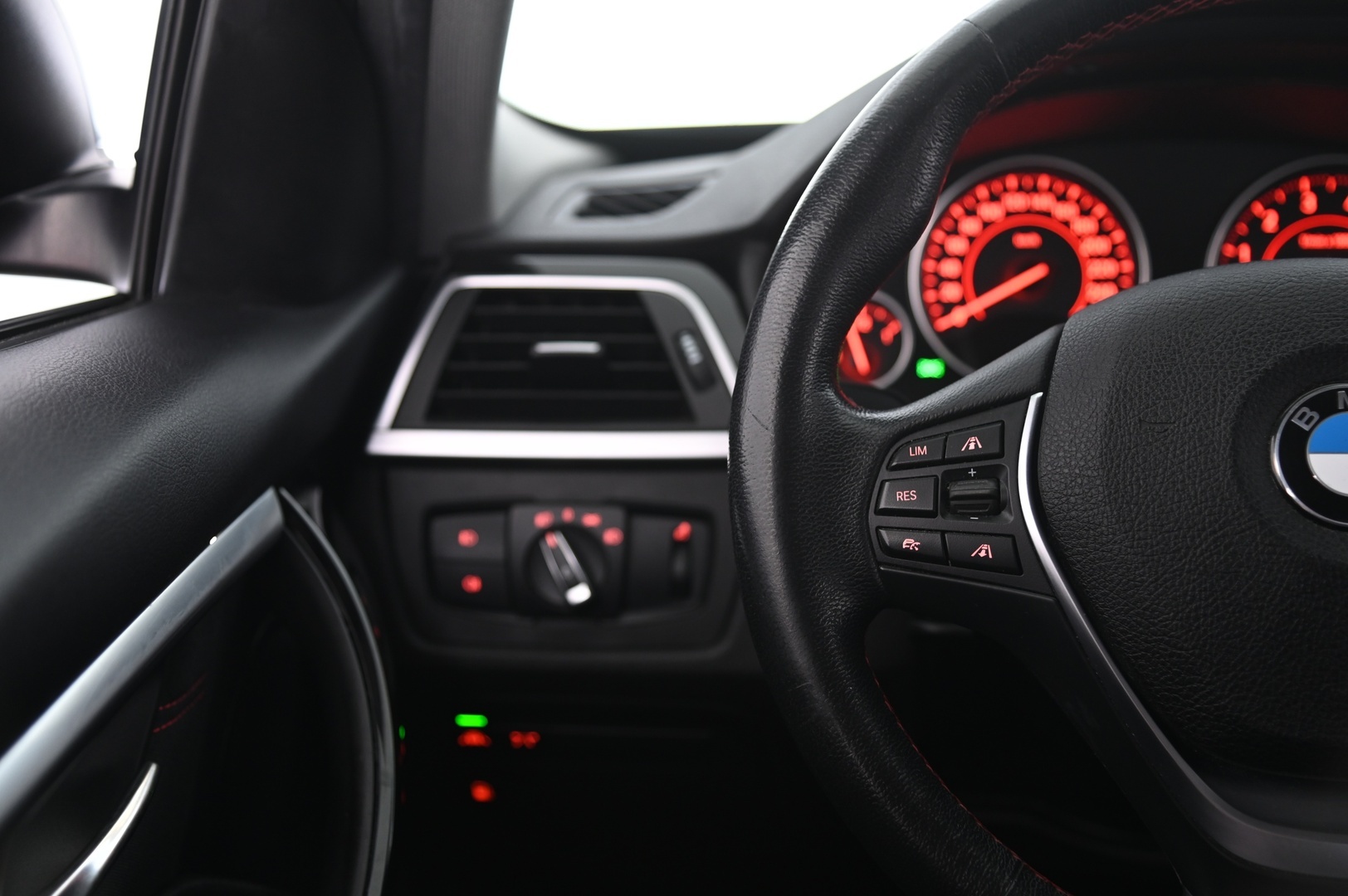 BMW 330 2017