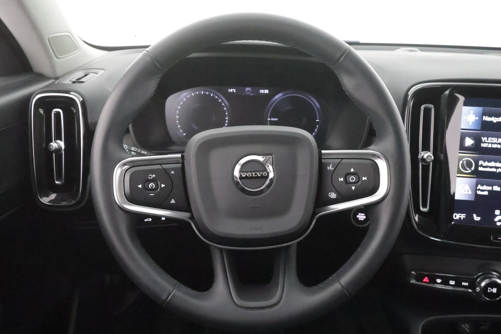 VOLVO XC40 2022