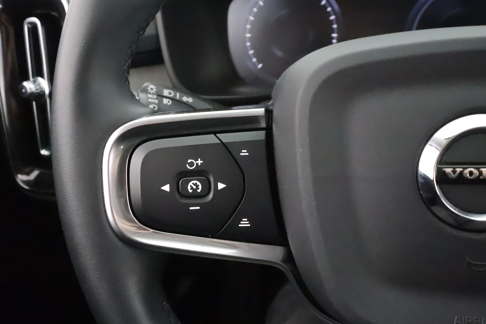 VOLVO XC40 2022