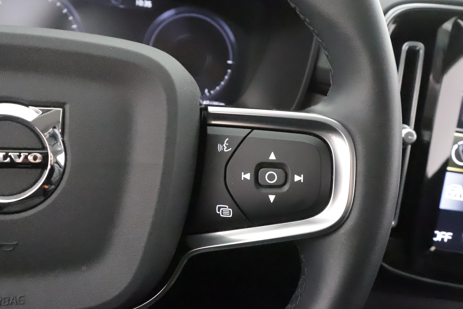 VOLVO XC40 2022
