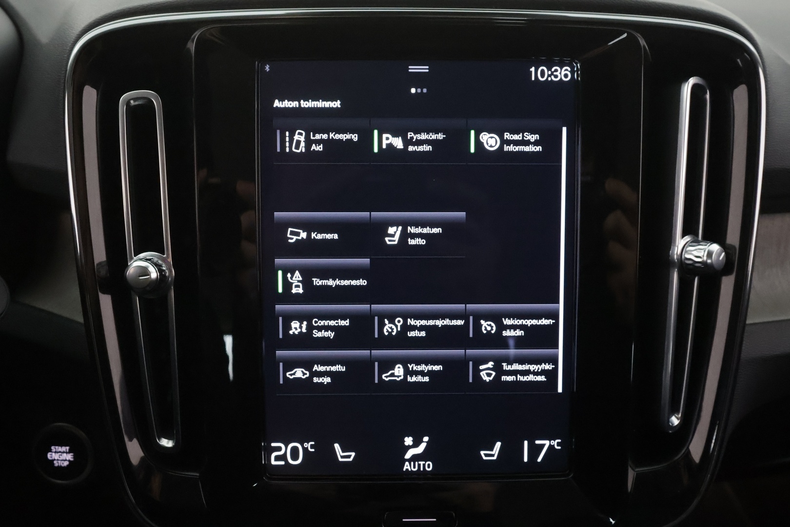 VOLVO XC40 2022