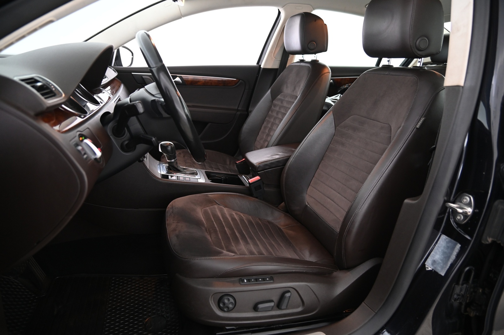 VOLKSWAGEN Passat 2011