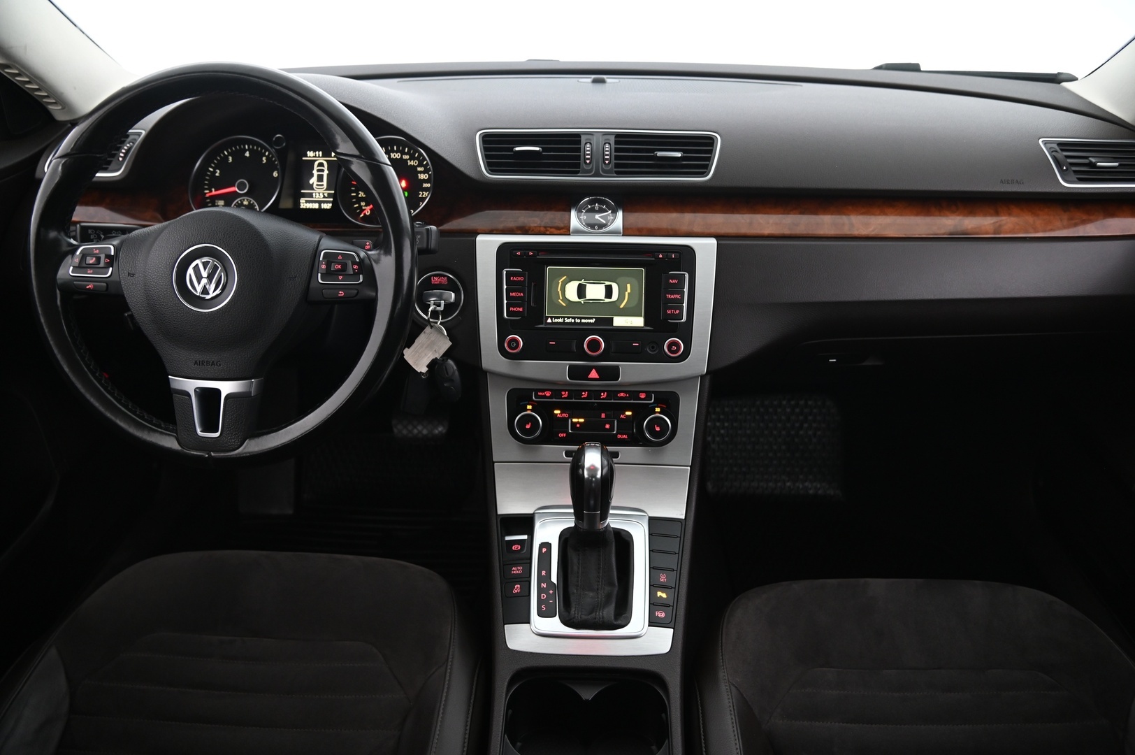 VOLKSWAGEN Passat 2011