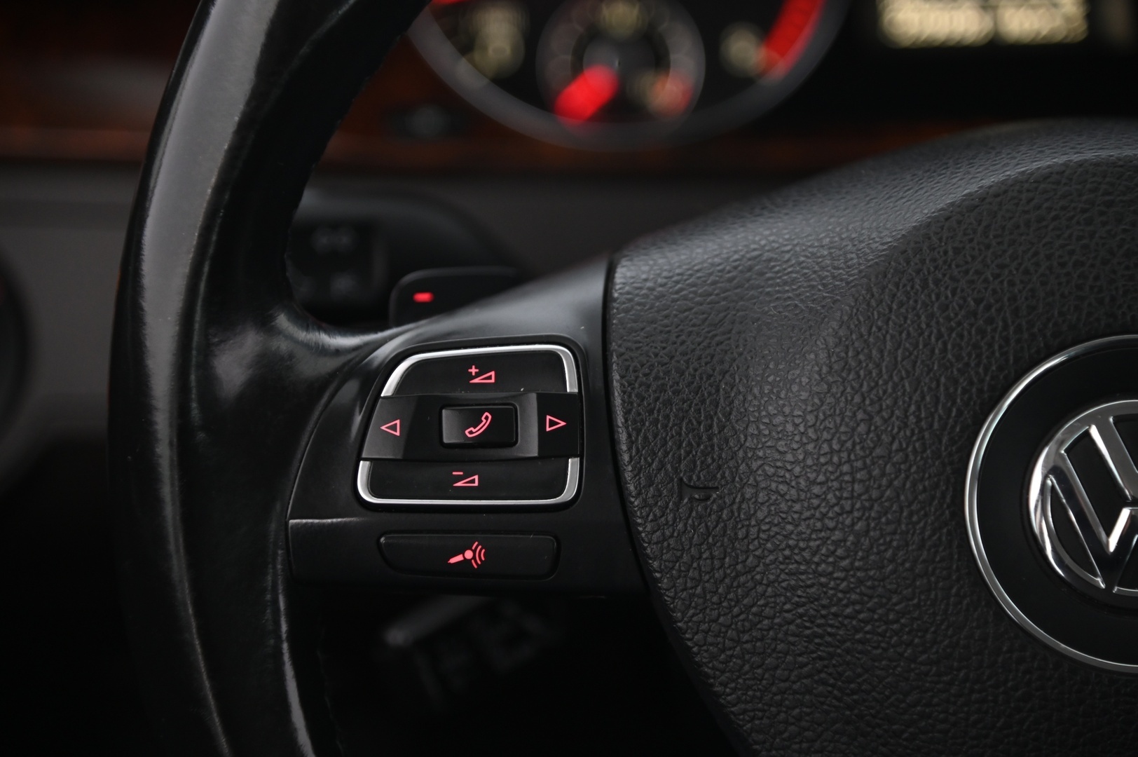 VOLKSWAGEN Passat 2011