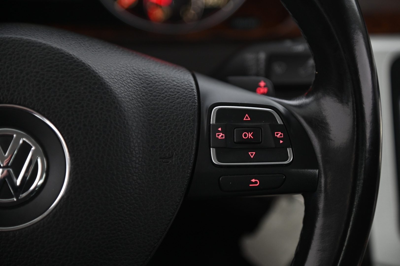 VOLKSWAGEN Passat 2011