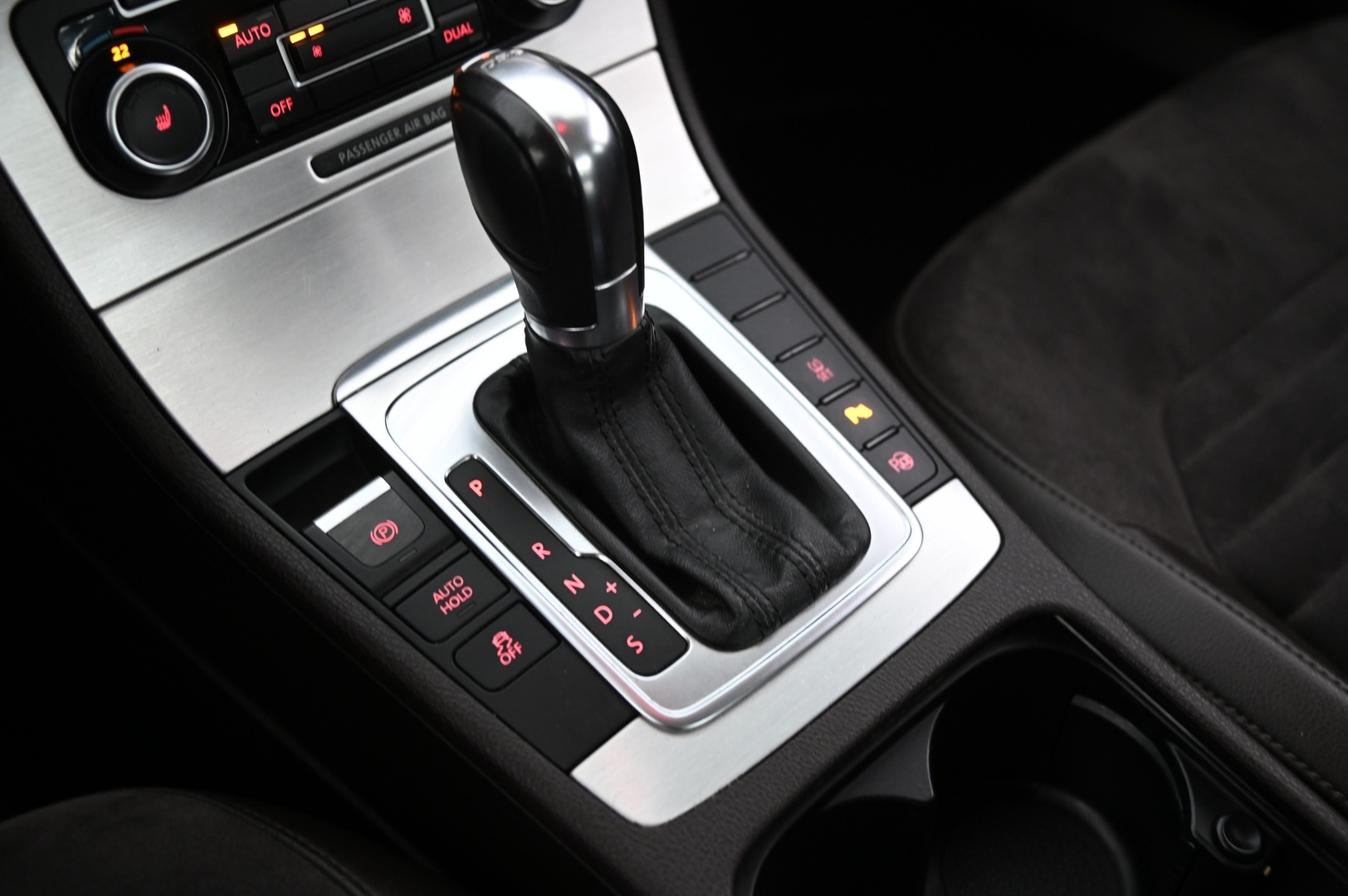 VOLKSWAGEN Passat 2011