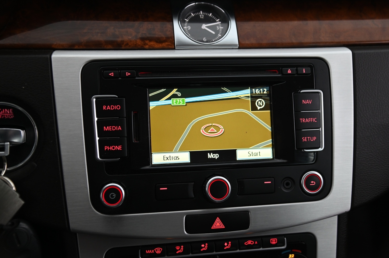 VOLKSWAGEN Passat 2011