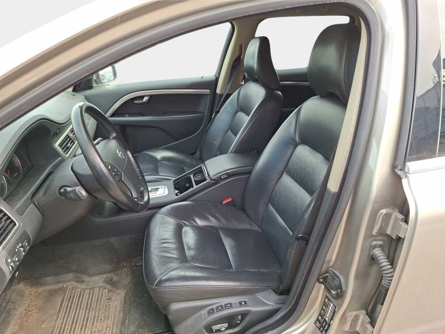 VOLVO V70 2008