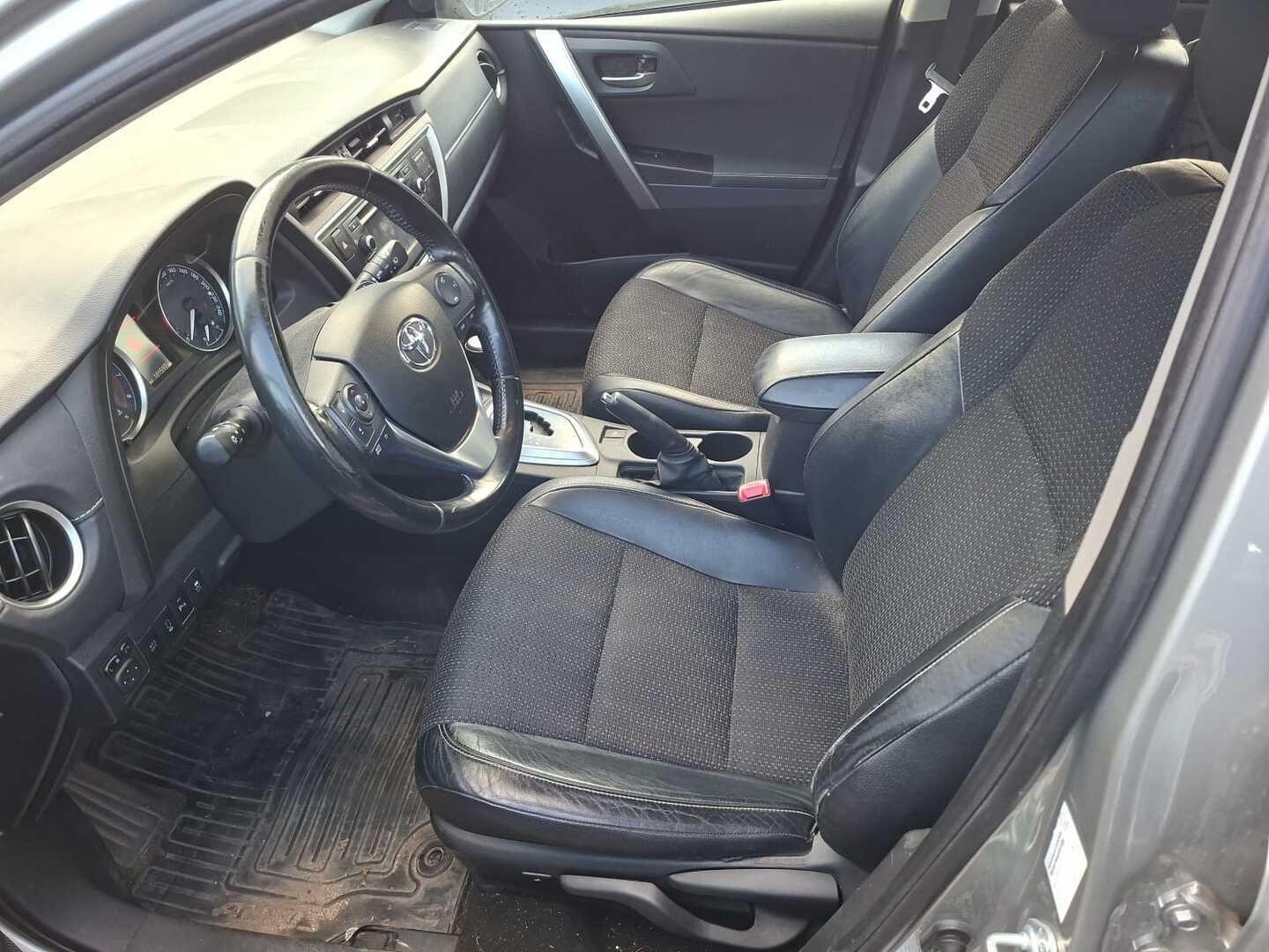 TOYOTA Auris 2013