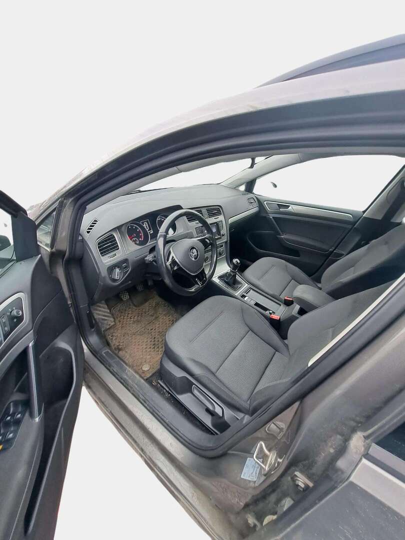 VOLKSWAGEN Golf 2014