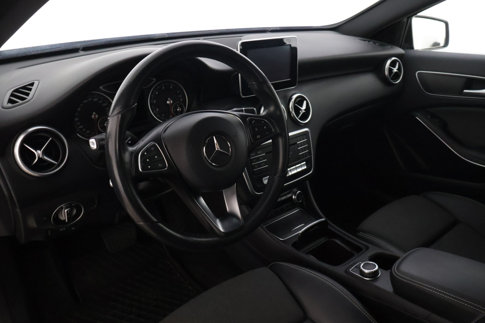 MERCEDES-BENZ A 2018