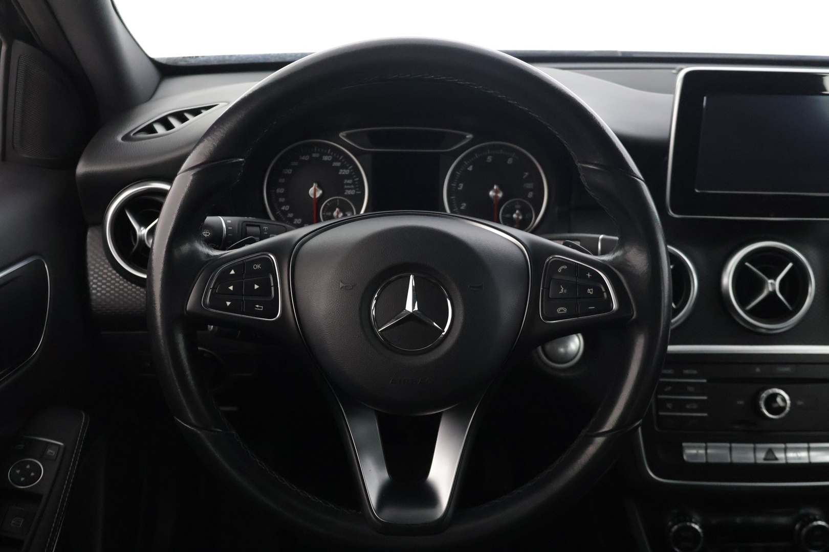 MERCEDES-BENZ A 2018