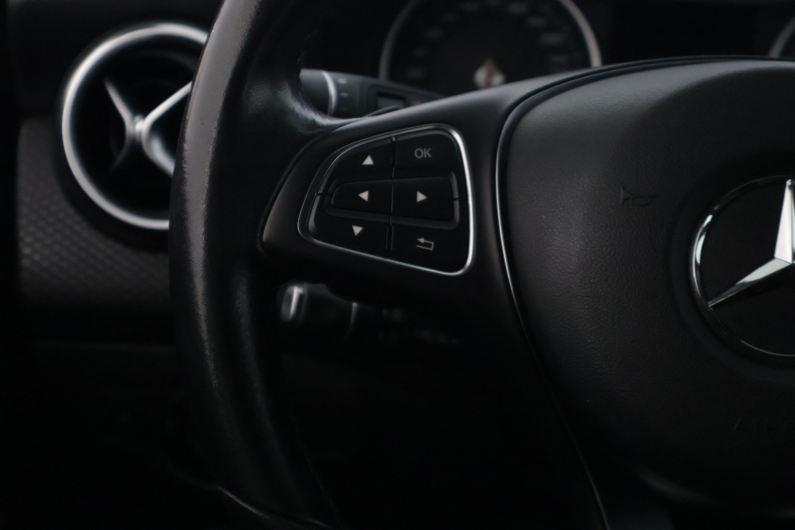 MERCEDES-BENZ A 2018