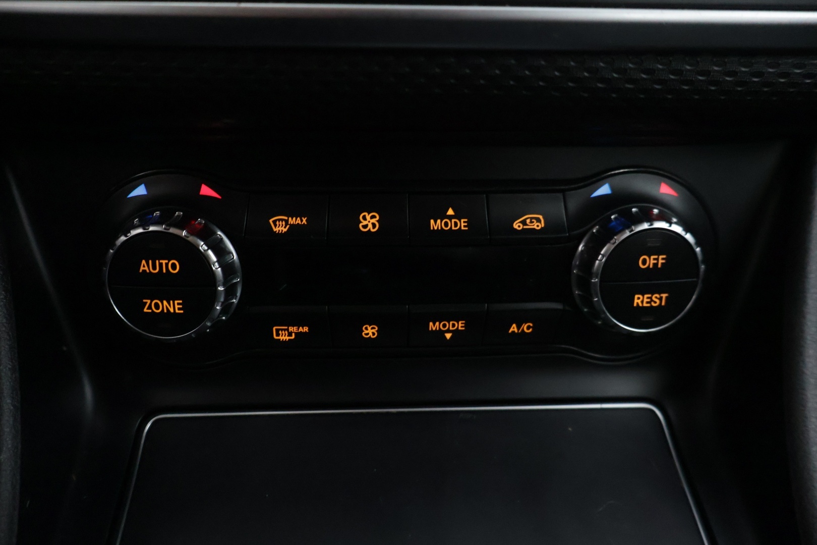 MERCEDES-BENZ A 2018
