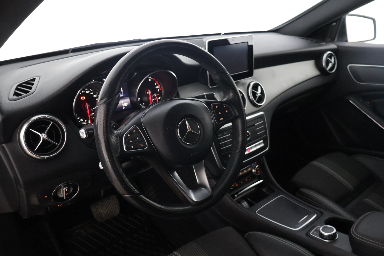 MERCEDES-BENZ CLA 2017