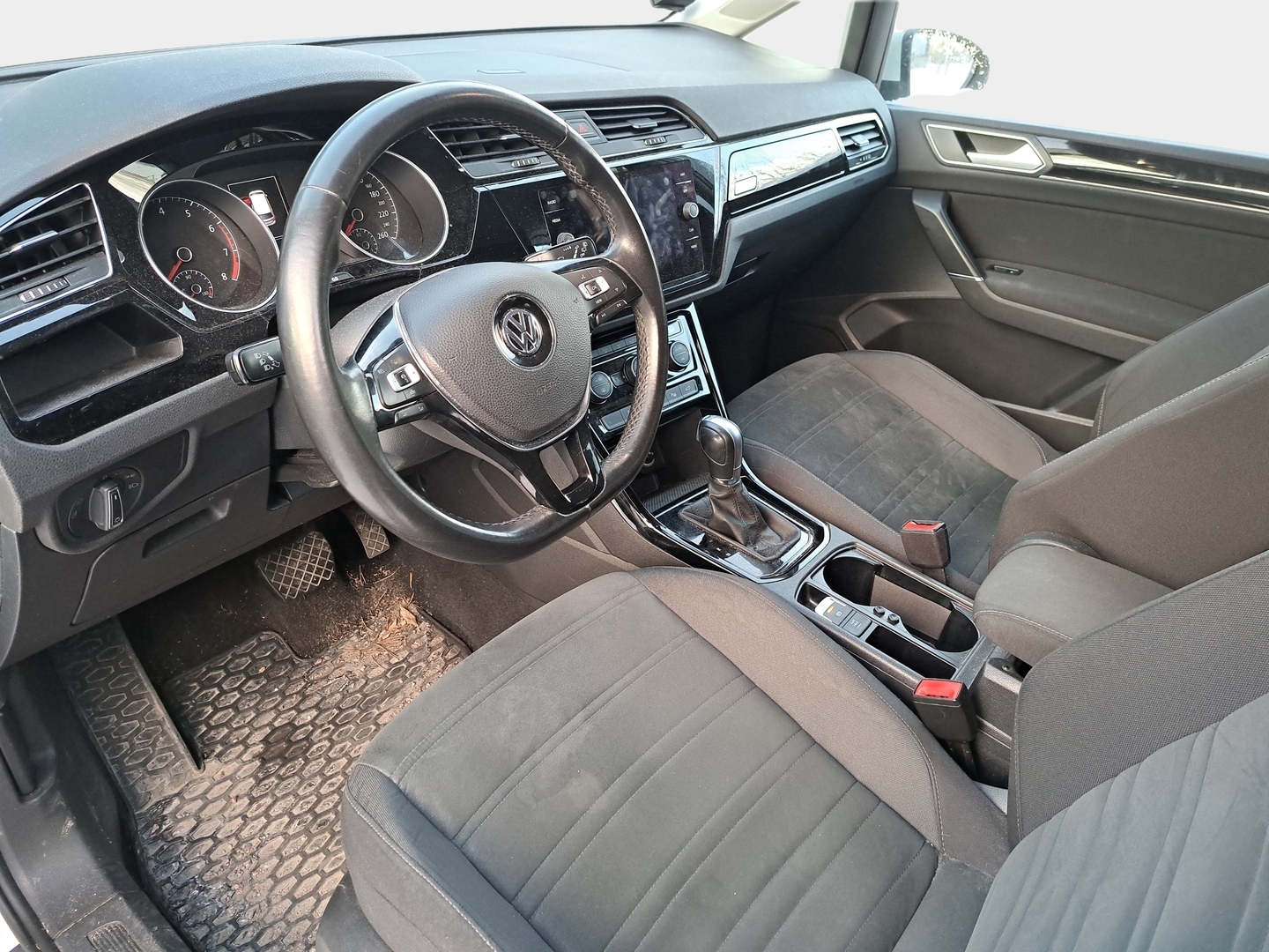 VOLKSWAGEN Touran 2019