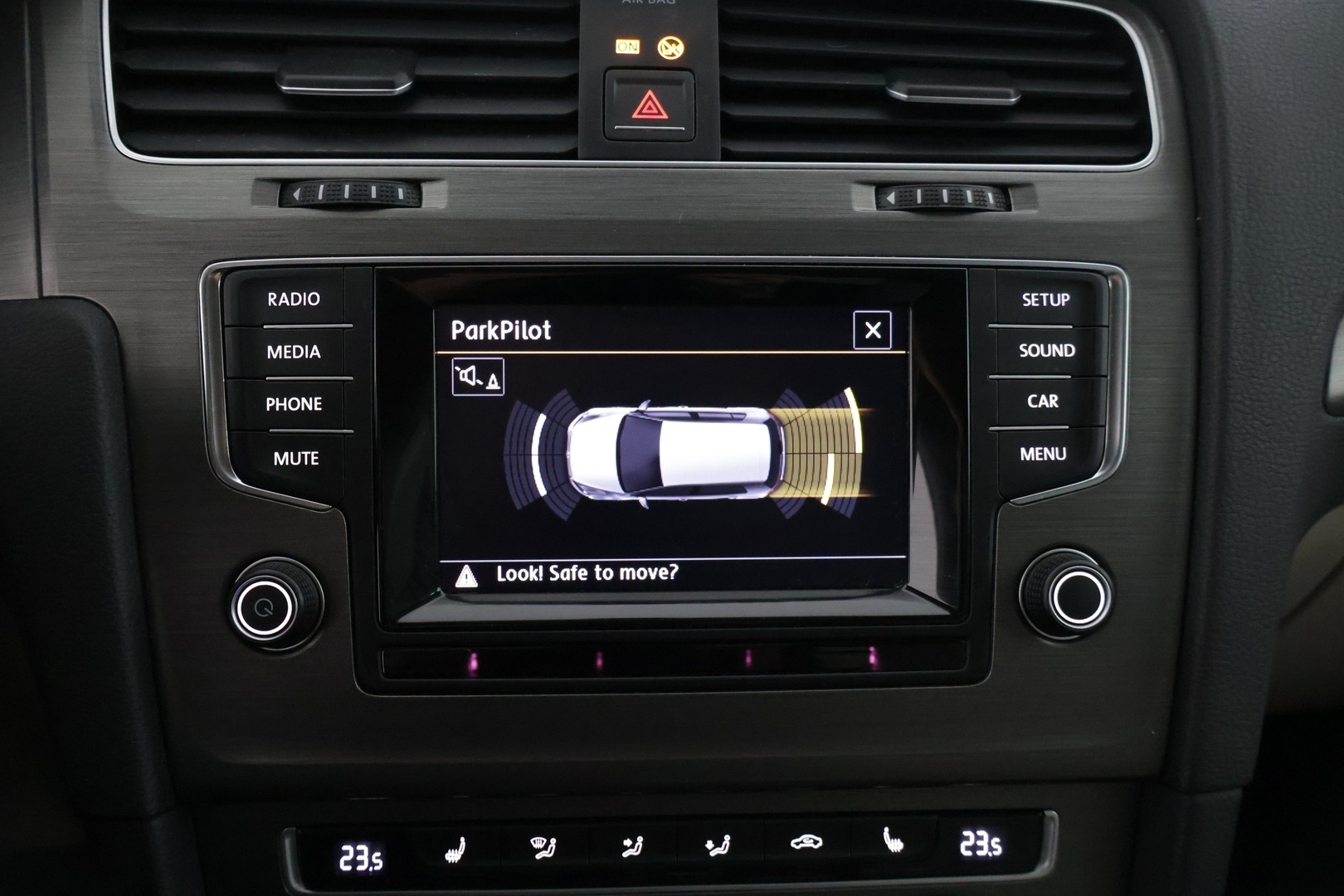 VOLKSWAGEN Golf 2014