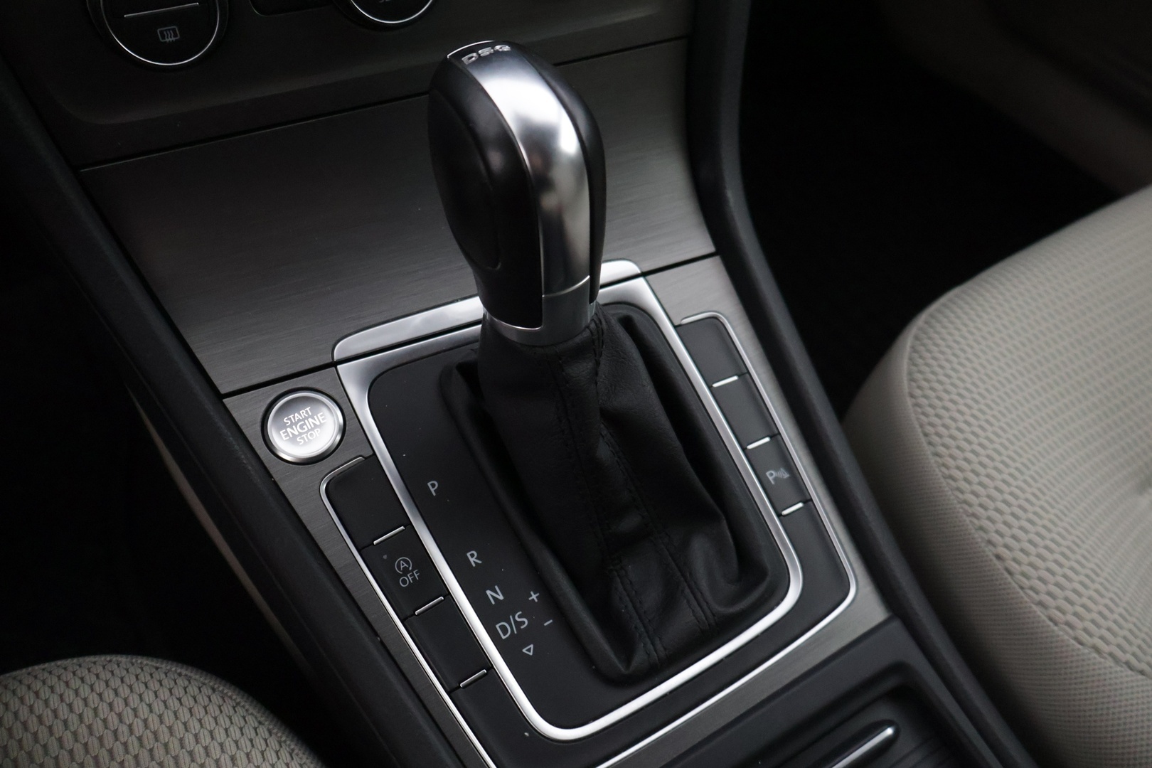 VOLKSWAGEN Golf 2014